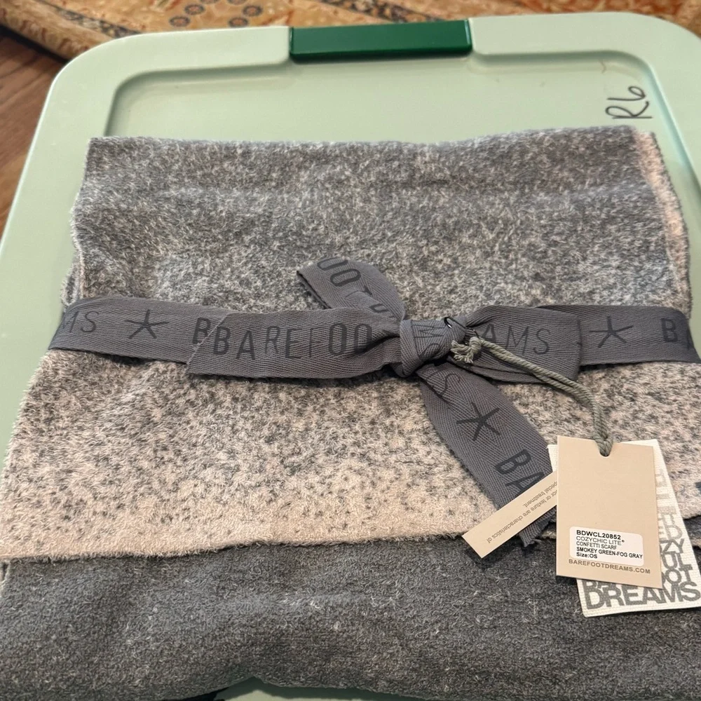 NWT Barefoot Dreams Women’s CozyChic Lite Confetti‎ Scarf Soft Luxurious Warm